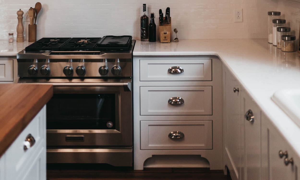 White shaker style kitchen with marble top and silver handles